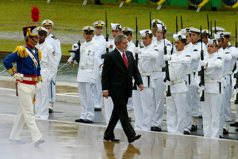 O Jogador Com O Número 001 Do Jogo De Lulas Do Novo Show Do Netflix. Série  De Tv Sul-coreana Da Netflix Fotografia Editorial - Imagem de uniforme,  fundo: 234118512