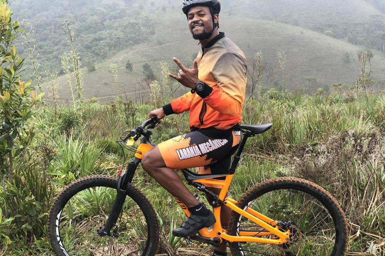 No ar em "O Tempo Não Para", David Junior usa ciclismo como forma de meditação