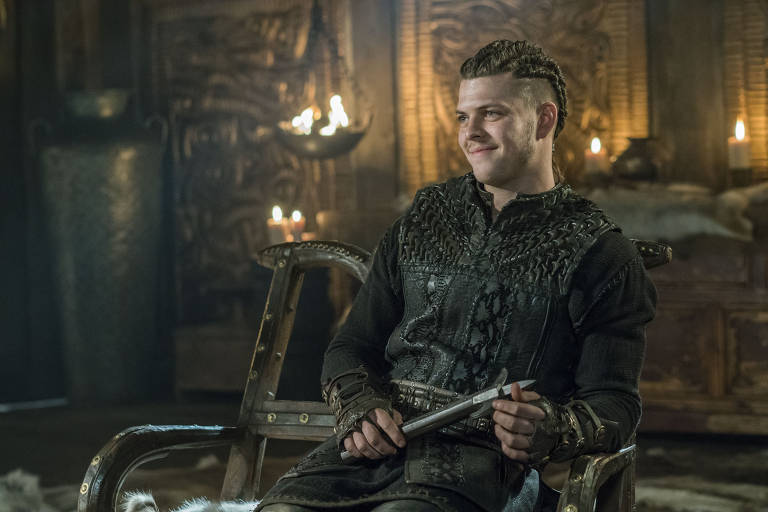 Nação Multiversal on X: ele é um GRANDIOSO ator, e eu gostaria.  maaaaaassssss estou assistindo Vikings e o Ivar de barba me fez querer o  Alex Høgh Andersen como Logan. E se