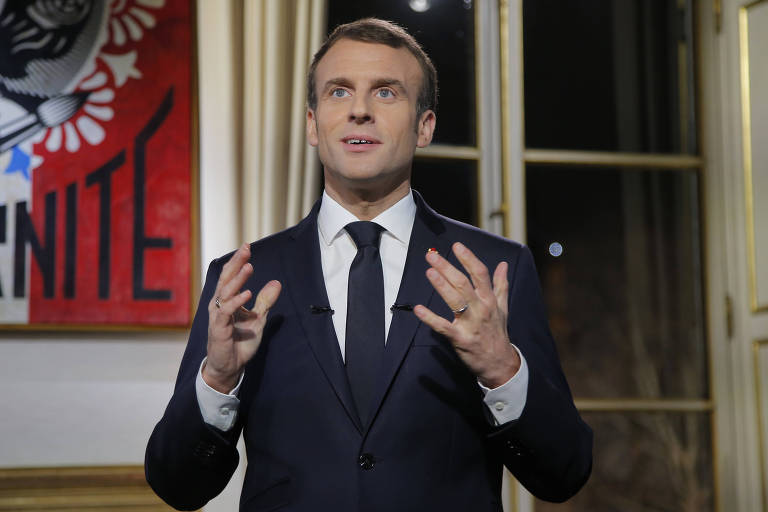 O presidente francês Emmanuel Macron faz discurso de Ano Novo no palácio do Eliseu, em Paris