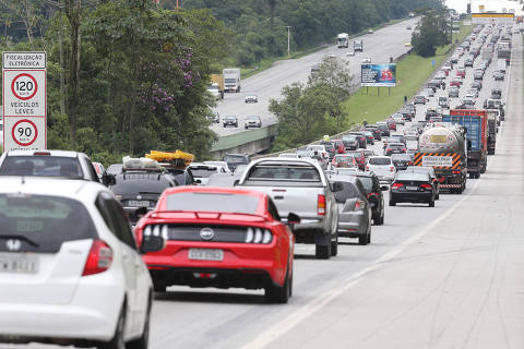 SÃO BERNARDO DO CAMPO, SP, BRASIL 27.12.2018 Movimentação das estradas na volta do litoral apos o feriado de Natal. Após o feriado de Natal a rodovia dos Imigrantes tem trânsito lento no sentido litoral (Rivaldo Gomes/Folhapress)