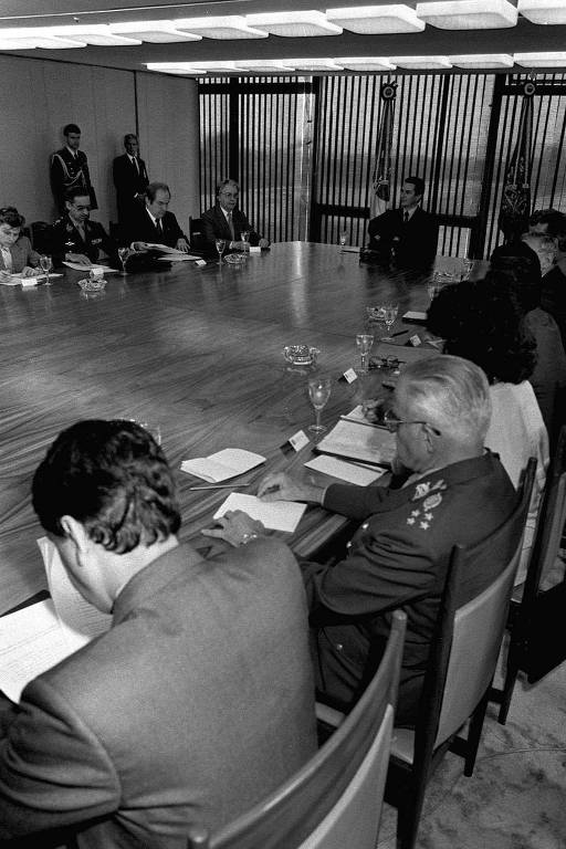 O presidente Fernando Collor de Mello em reunião ministerial em 22.jun.90