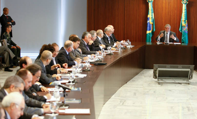 Presidente Luiz Inácio Lula da Silva (PT) preside reunião ministerial na sala de reuniões do Palácio do Planalto em 4.nov.10