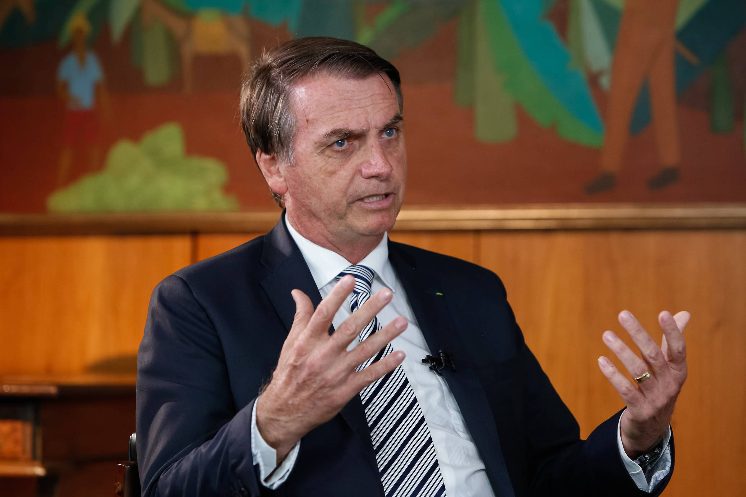 Bolsonaro avalia elevar IOF para compensar subsídios a Norte e Nordeste