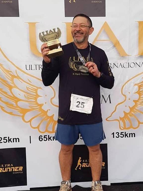 José Morais da Silva Filho comemorando o resultado de mais uma ultramaratona