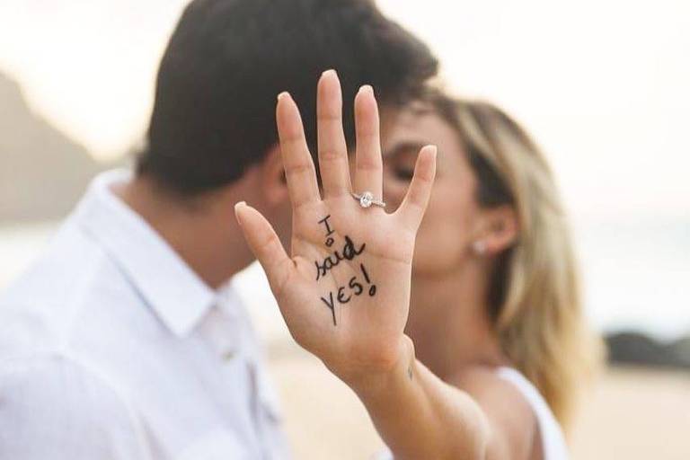Ex-jogador Kaká anuncia noivado com a modelo Carol Dias: 'Homem mais feliz dessa terra'