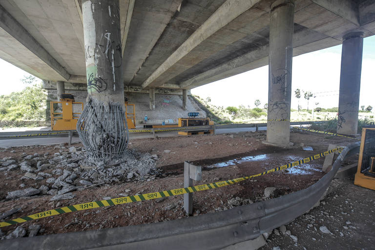 O Departamento Nacional de Infraestrutura e Transportes (Dnit) iniciou nesta sexta (4) o trabalho de escoramento no viaduto da Caucaia, na BR- 020, Ceará; a estrutura foi alvo de explosão em ataque criminoso