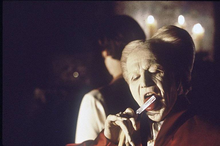 O ator Gary Oldman em cena do filme " Drácula de Bram Stoker"
