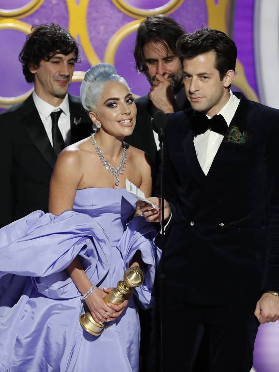 Lady Gaga e Mark Ronson agradecem o prêmio de melhor música em filme por 'Shallow', de 