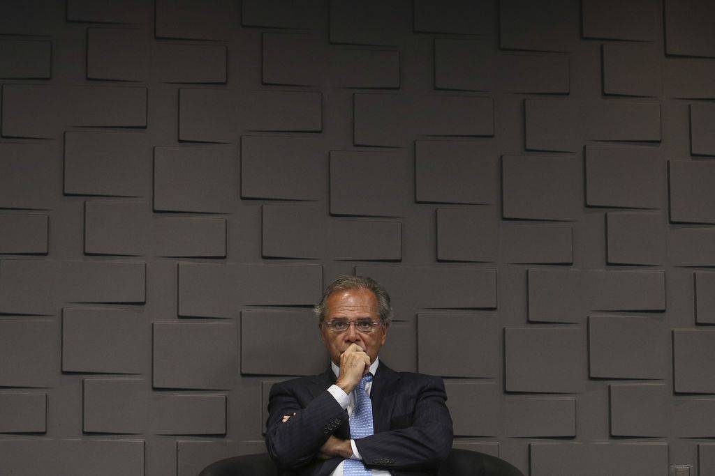 O ministro da Economia, Paulo Guedes , durante a cerimônia de transmissão do cargo do novo presidente do Banco do Brasil, Rubem Novaes