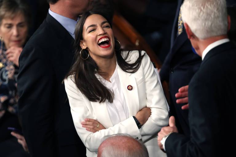 A democrata Alexandria Ocasio-Cortez, 29, a mais jovem a assumir um posto na Câmara dos Deputados americana
