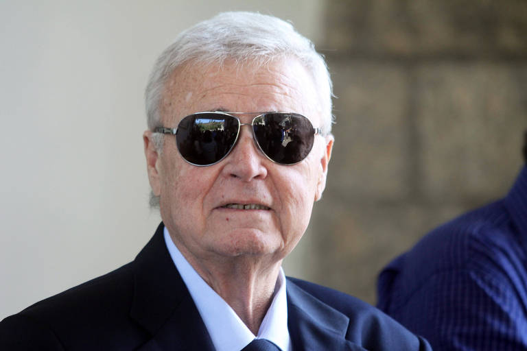 O ex-presidente da CBF Ricardo Teixeira também foi indiciado pela Justiça dos EUA, mas continua livre no Brasil