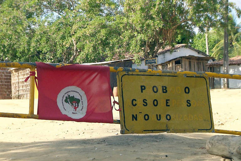 Recuo 8 - Reforma Agrária - O presidente substituto do Incra (Instituto Nacional de Colonização e Reforma Agrária), Francisco Nascimento, revogou os memorandos circulares do próprio órgão do último dia 3 que haviam paralisado o programa de aquisição de terras para reforma agrária no país
