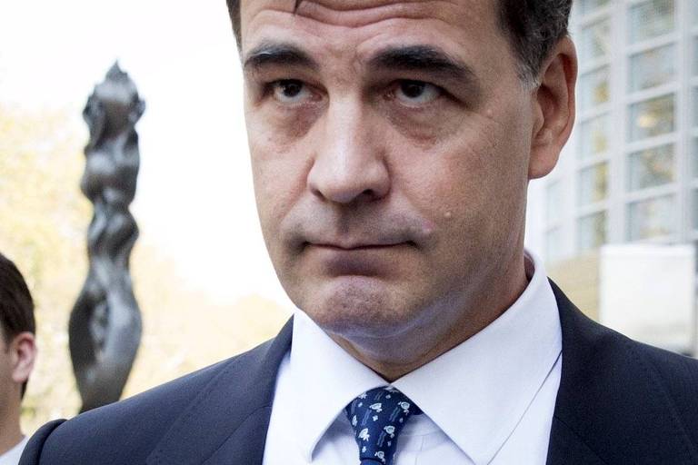 Ex-diretor-executivo do canal Torneos y Competencias, o argentino Alejandro Burzaco se declarou culpado de pagar propina a dirigentes para assegurar direitos de competições internacionais. Ele colaborou com as investigações e, após um período em prisão domiciliar e pagamento de fiança, está em liberdade condicional nos Estados Unidos