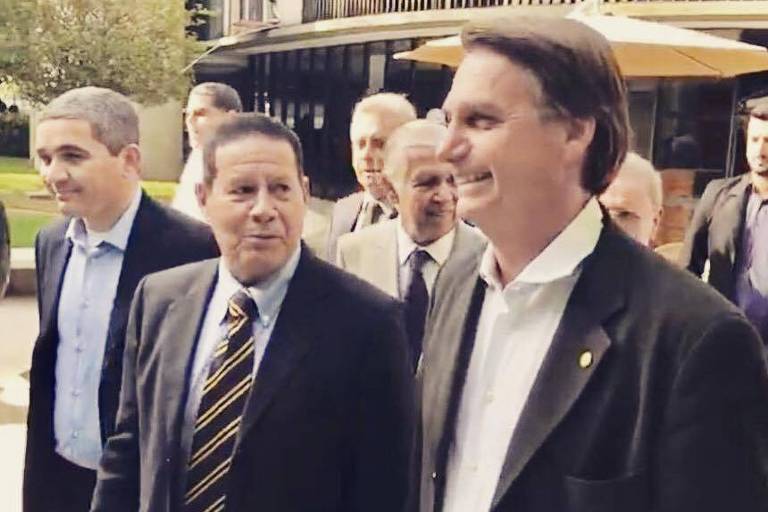 Da esq. p/ a dir., Carreiro ao lado do vice-presidente, Hamilton Mourão, e do presidente Jair Bolsonaro