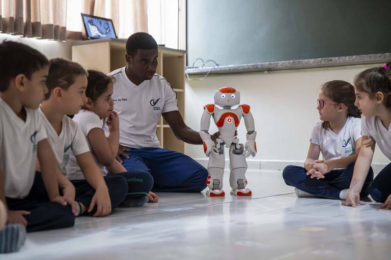 Aula de educação infantil no Colégio São Vicente de Paula, dada de acordo com as novas regras educacionais