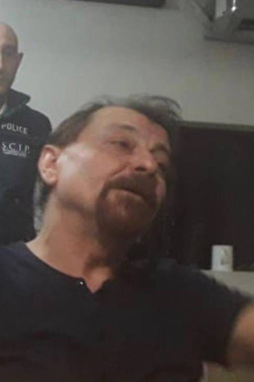 Polícia da Itália divulga imagens de Cesare Battisti ao ser preso na Bolívia