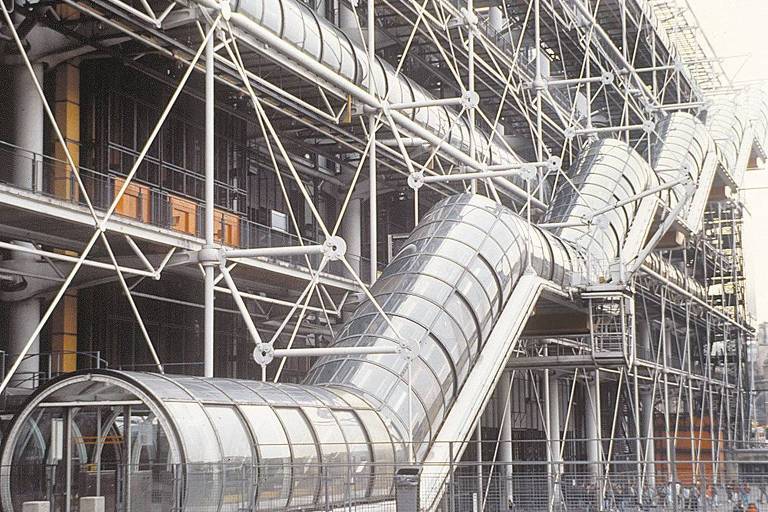 Túnel de entrada do Centro Georges Pompidou, em Paris