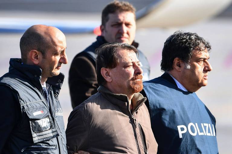 'Fato de Battisti ter sido preso fora do Brasil não nos envergonha', diz leitor