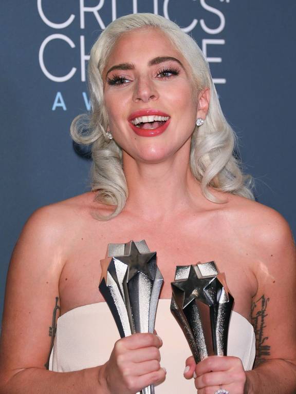  Lady Gaga venceu prêmio de melhor atriz e melhor música no 24º Critics' Choice Awards