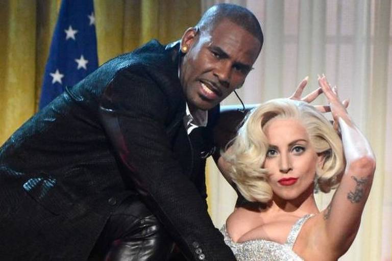 R. Kelly e Lady Gaga se apresentaram juntos em 2013 no American Music Awards