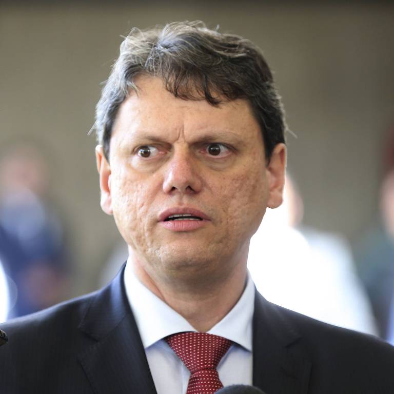 Capitão do Exército Tarcísio de Freitas, ministro de Infraestrutura 