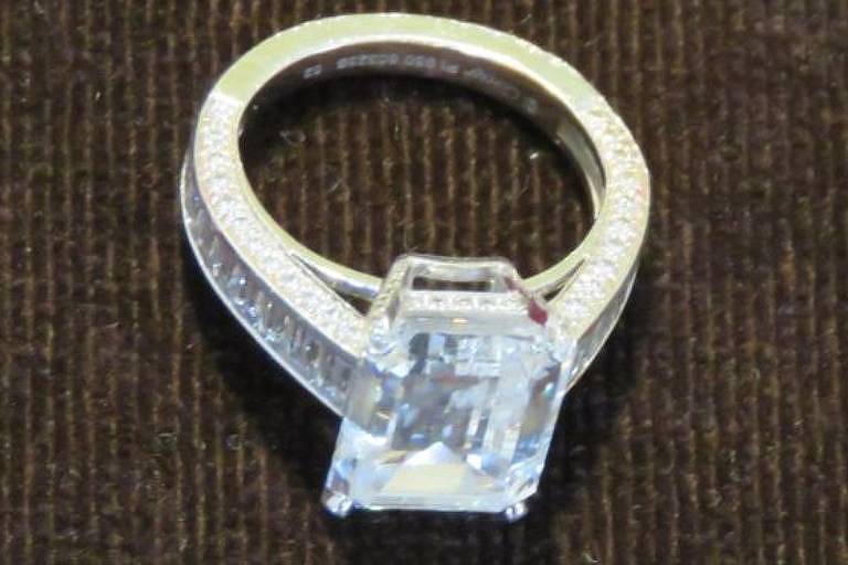 anel de diamantes