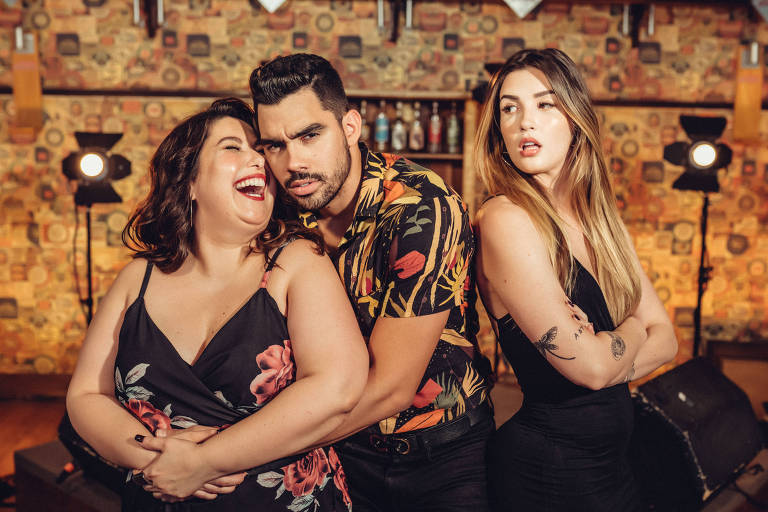O cantor Gabriel Diniz e as atrizes com quem ele contracena o videoclipe da canção "Jenifer", aposta pra hit do verão 2019