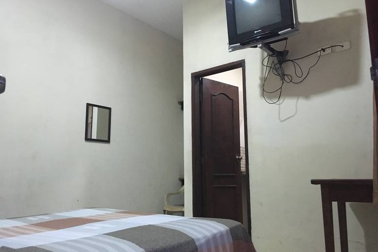 Quarto de Cesare Battisti em uma pensão na Bolívia tinha TV e banheiro