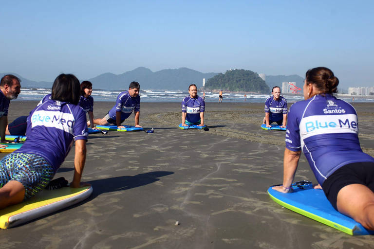 Berço do surfe, Santos usa o esporte para transformar vida de idosos e  pessoas com deficiência