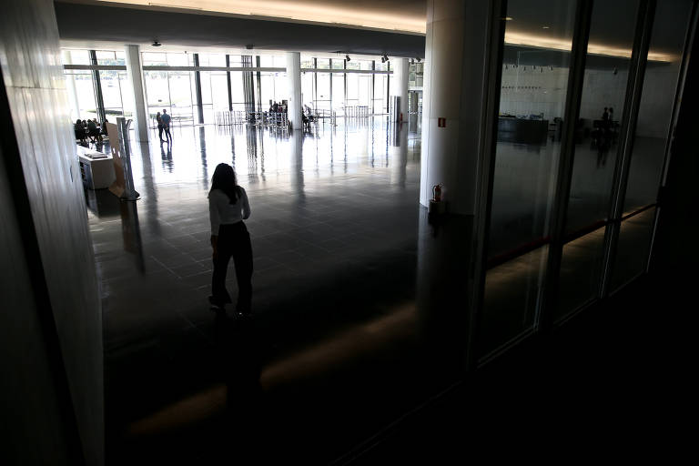 Corredores e salões da Câmara dos Deputados vazios, por conta do recesso parlamentar em janeiro