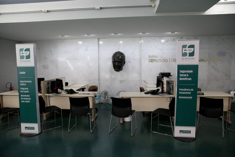 Corredores e salões da Câmara dos Deputados vazios, por conta do recesso parlamentar em janeiro