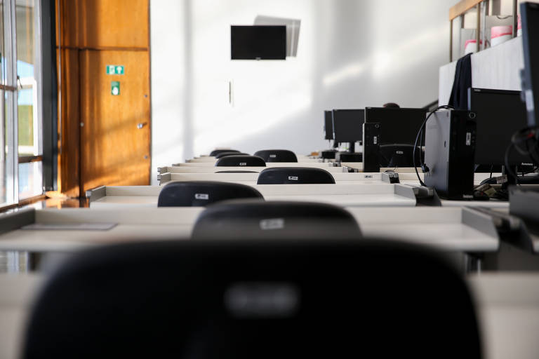 Corredores e salões da Câmara dos Deputados vazios, por conta do recesso parlamentar em janeiro