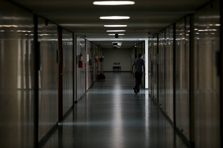 Corredores e salões da Câmara dos Deputados vazios, por conta do recesso parlamentar em janeiro