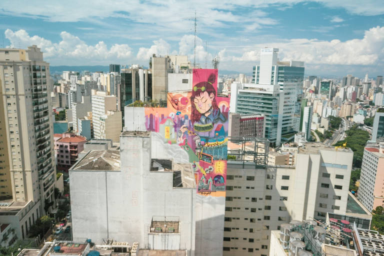 O mural 'Crisálida', da artista Luna Buschinelli