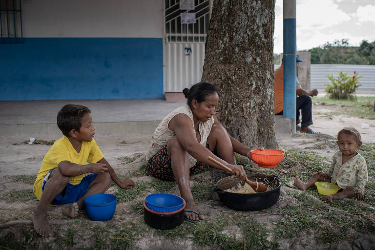 Índios venezuelanos da etnia Warao aguardam vaga no abrigo Janokoida em Pacaraima. O abrigo faz parte da Operação Acolhida, em Roraima