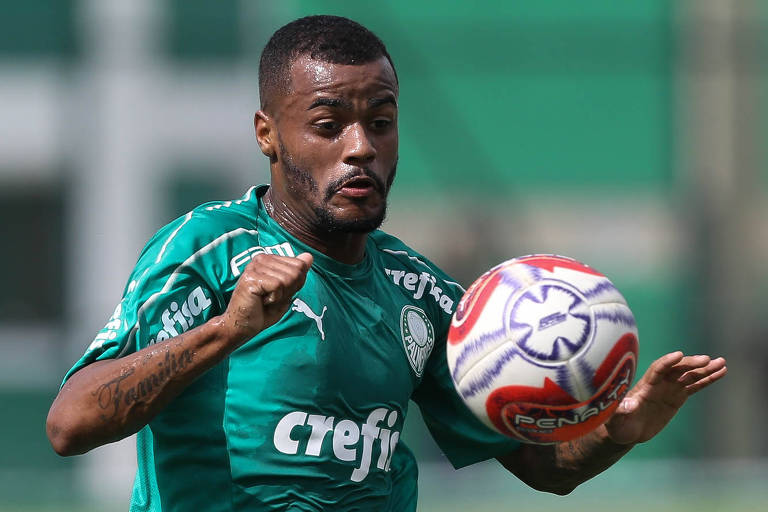 Ainda pouco conhecido no Brasil, atacante Felipe Pires, do Palmeiras, deverá ser titular na estreia da equipe contra o Red Bull, no domingo (20)