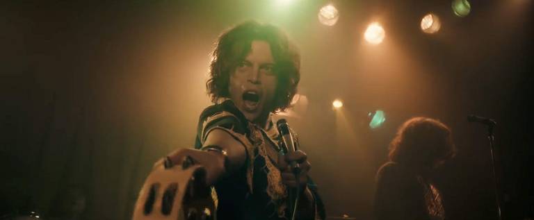 Rami Malek caracterizado como Freddie Mercury em 'Bohemian Rhapsody', de Bryan Singer