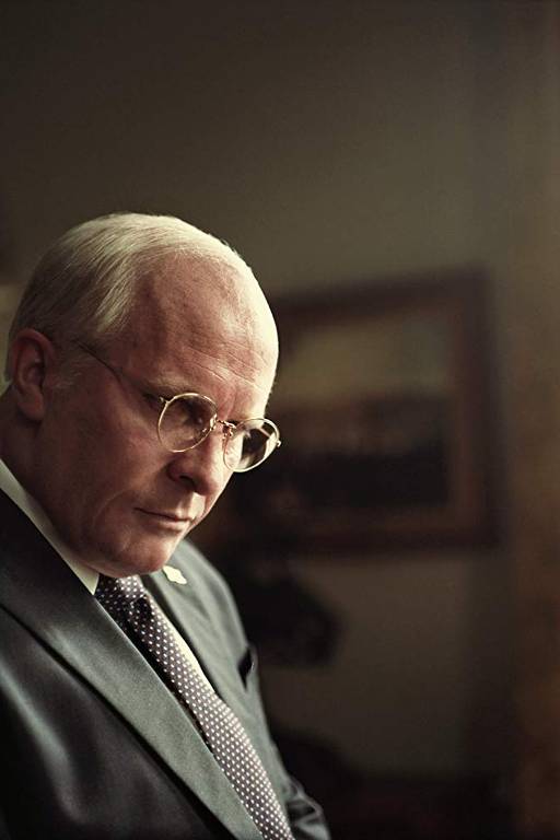 Christian Bale caracterizado como Dick Cheney em cena de 'Vice', de Adam McKay