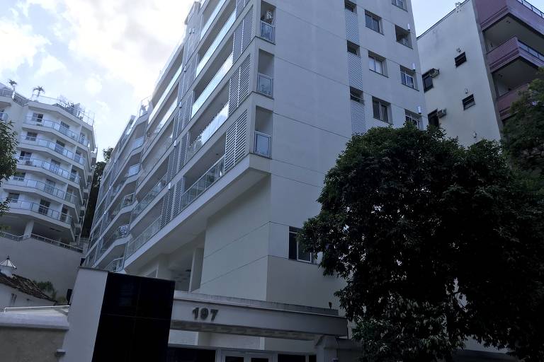 Fachada do prédio que abriga um dos apartamentos adquiridos por Flávio Bolsonaro entre 2014 e 2017, nas Laranjeiras, zona sul do Rio de Janeiro