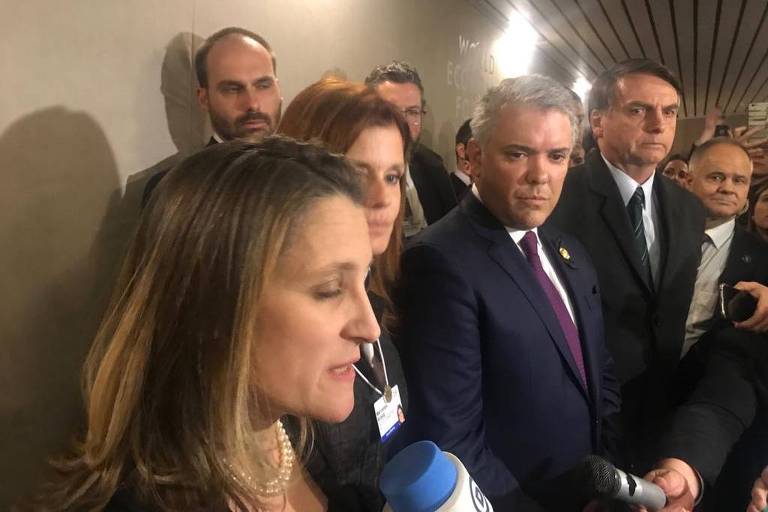 Iván Duque, presidente da Colômbia, Jair Bolsonaro, presidente do Brasil, e outros líderes, dão declaração sobre Bolsonaro em Davos