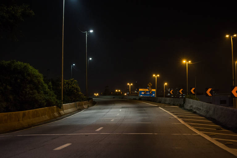 Ponte de acesso à Dutra na marginal Tietê foi interditada em SP
