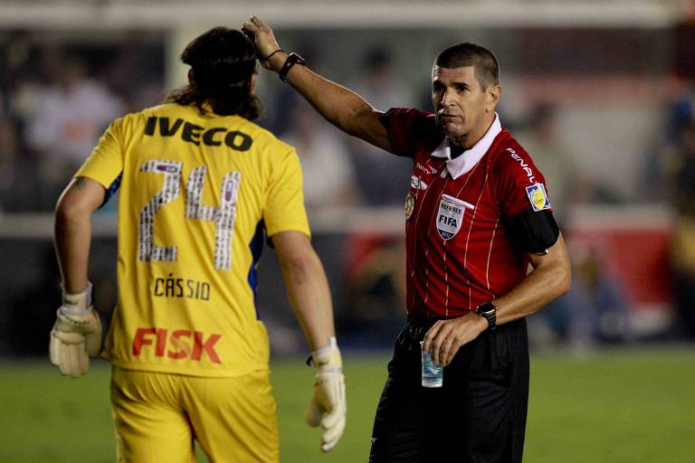 Cássio com a camisa 24 na Libertadores de 2012