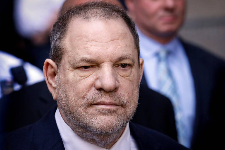 Harvey Weinstein sente dores no peito e é levado para enfermaria após condenação