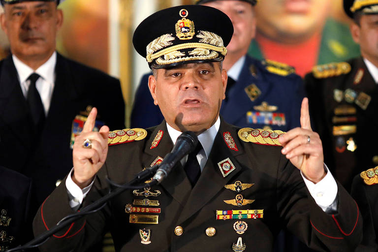 O ministro da Defesa da Venezuela, Vladimir Padrino Lopez, durante o discurso transmitido nesta quinta (24) 