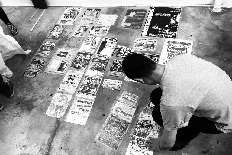 Imagens de discos, pôsteres, flyers, cartas e outros materiais da geração punk rock brasileira dos anos 1980 em exposição na mostra Não Temos Condições de Responder a Todos, em cartaz a partir desta sexta (25), no Sesc Consolação, em São Paulo