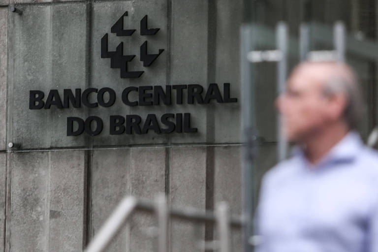Crise exige superar equívocos sobre emissão de moeda e dívida pública, diz André Lara