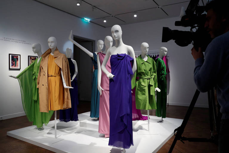 Catherine Deneuve arrecada US$ 1 milhão com leilão de vestidos Yves Saint Laurent