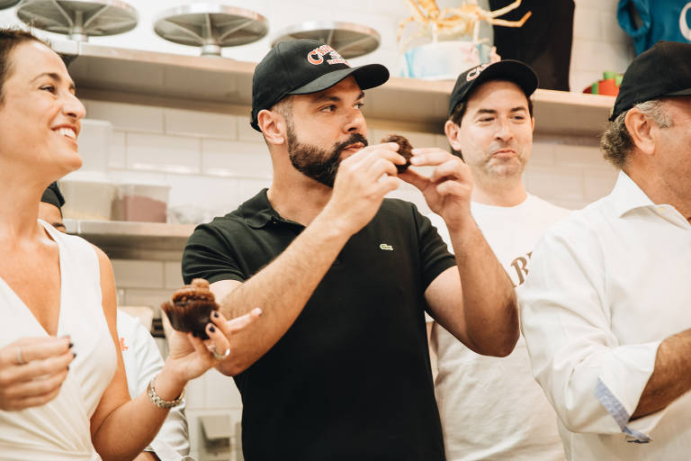 No dia do aniversário de São Paulo, prefeito Bruno Covas visitou o Carlo's Bakery, no Jardins