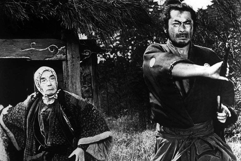Toshiro Mifune, à direita, em cena de 'Yojimbo' (1961) 